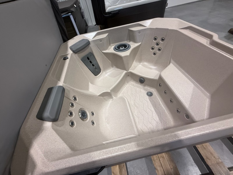 2023 HotSpot SX - $5,995 - Image 2