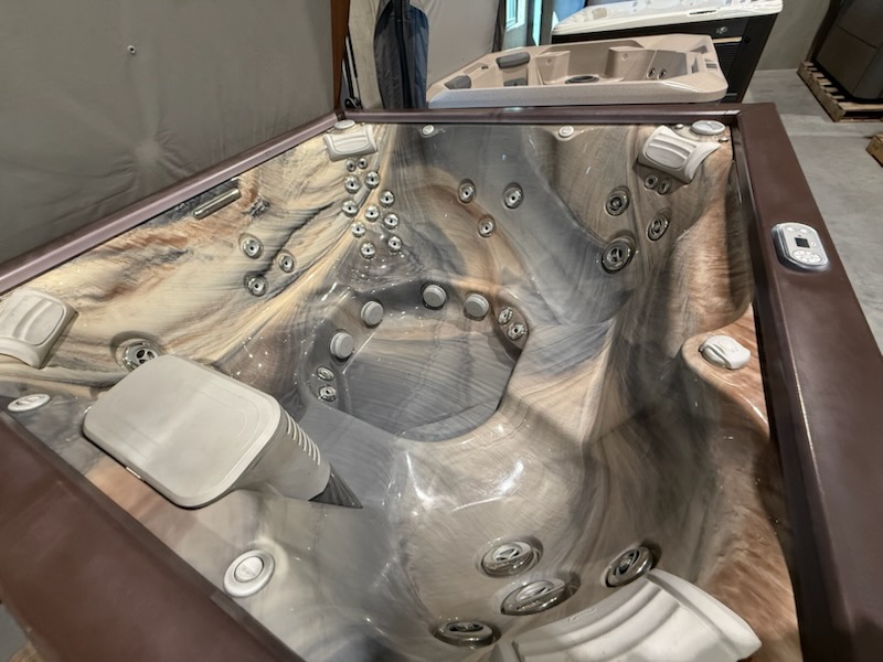 2014 Jacuzzi J-LX - $3,995 - Image 3