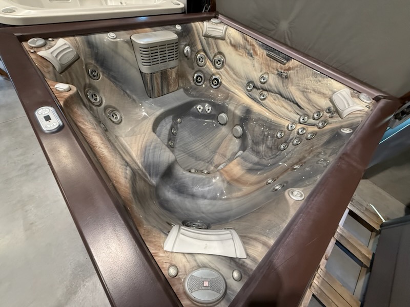 2014 Jacuzzi J-LX - $3,995 - Image 2
