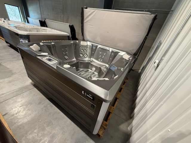 2021 Limelight Pulse (Saltwater) - $9,995 - Image 3