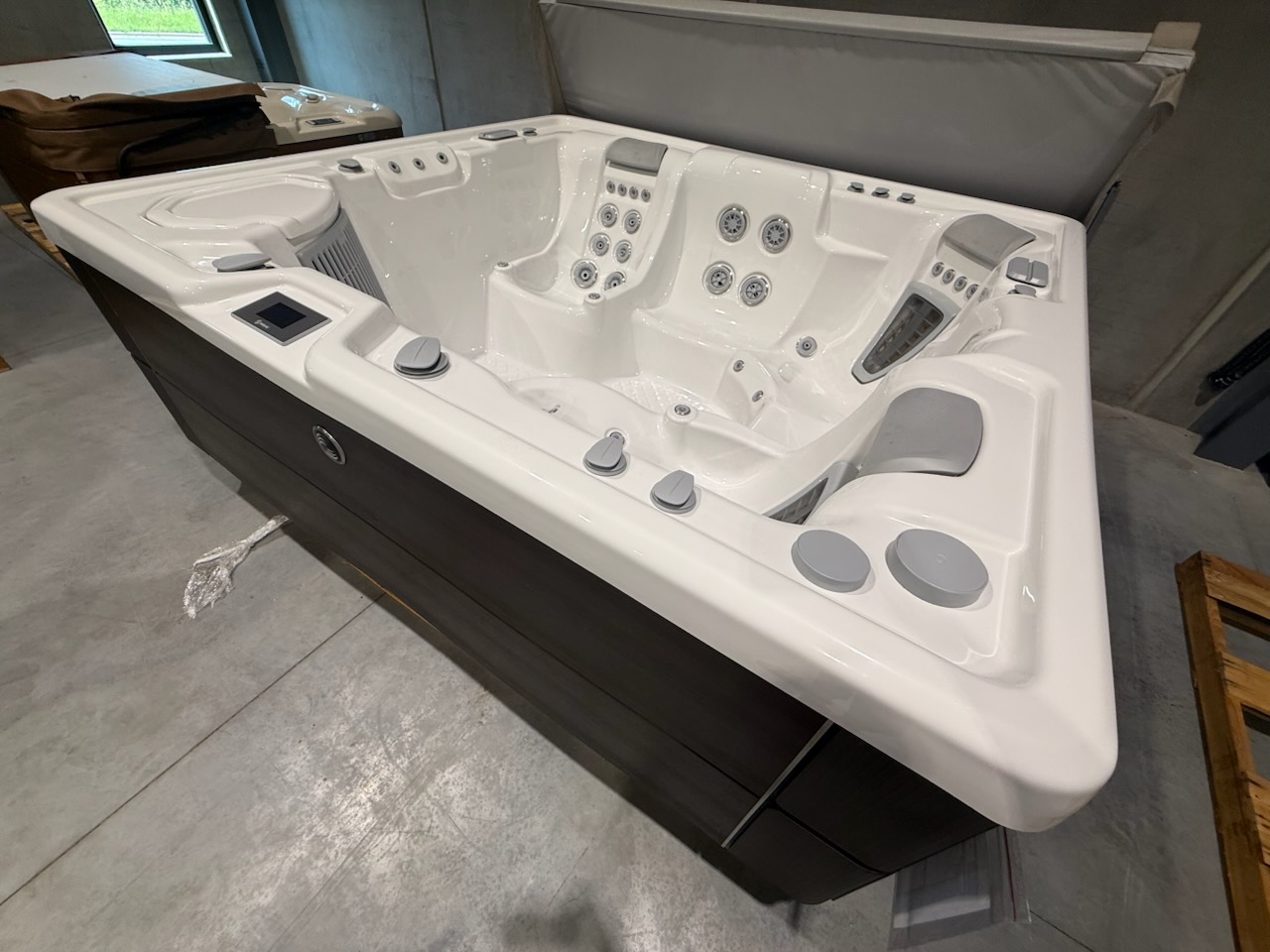 2025 Highlife Envoy - $18,995 (Saltwater)